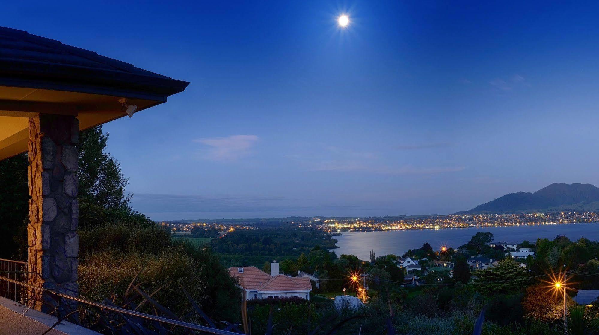 Tauhara Sunrise Lodge Lago Lago Taupo Esterno foto